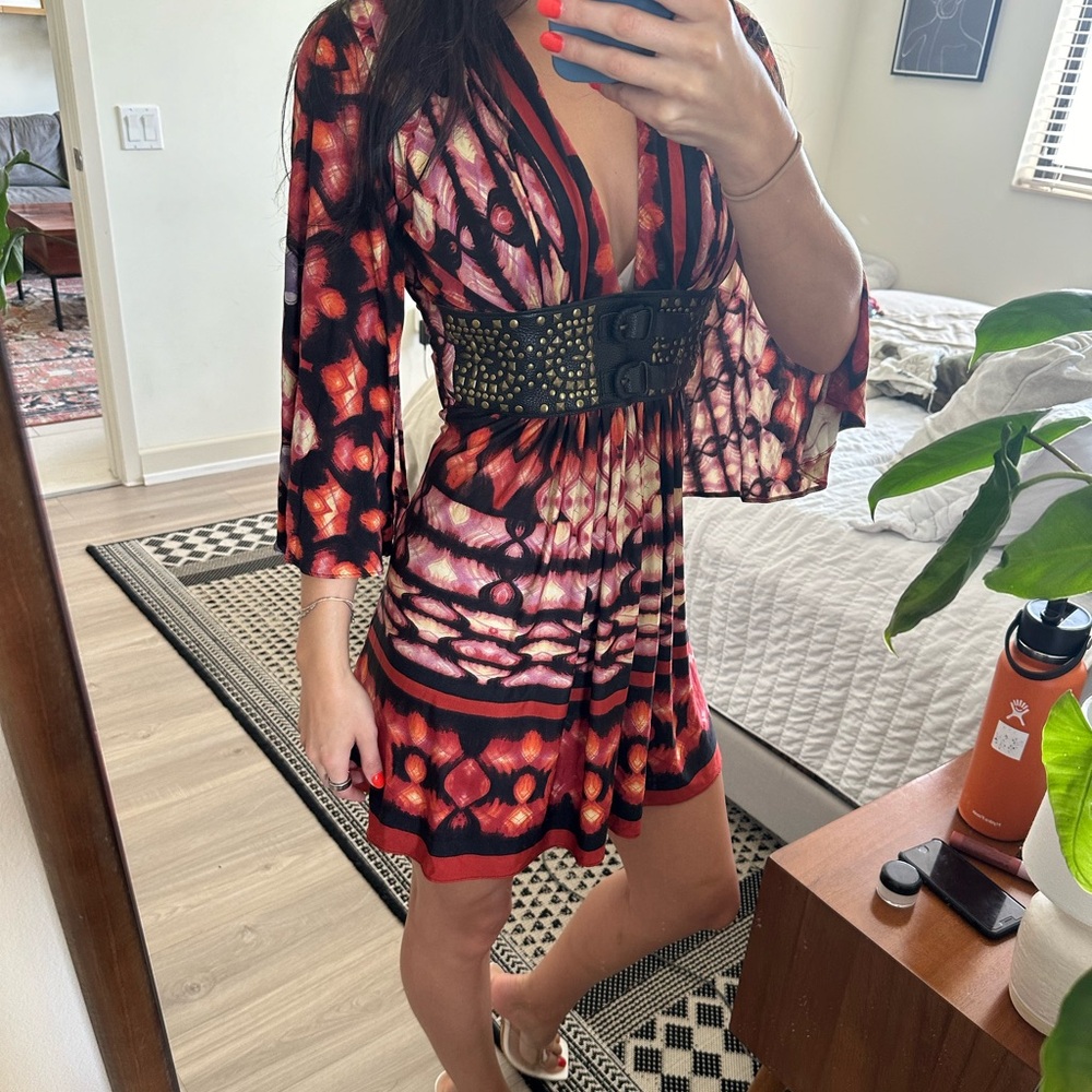 Super cute belted sky mini dress!